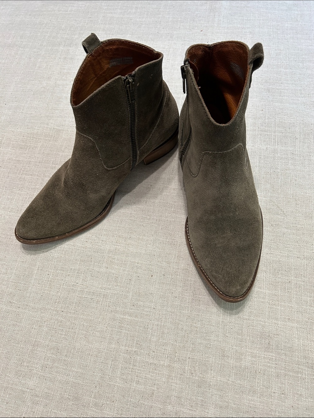 Madewell Barnwood Boot Women's 8 Olive Suede Heeled Western Zip Ankle Booties